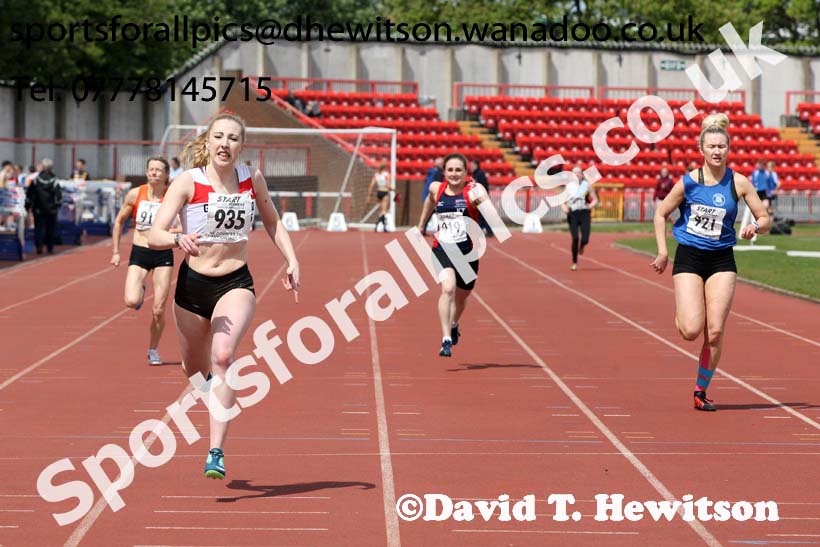 Womens senior 200 metres, North Eastern Champs, Gateshead Stadium. Photo: David T. Hewitson/Sports for All Pics